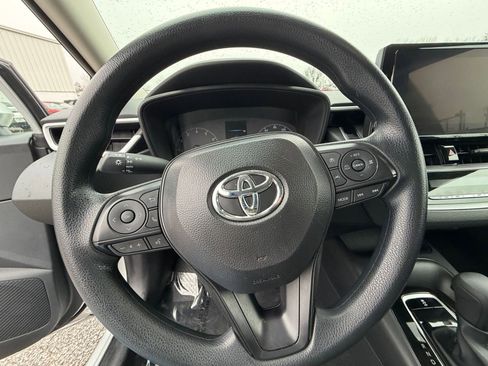 Used 2025 Toyota Corolla LE image 27