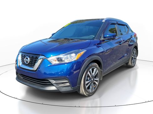 Used 2018 Nissan Kicks SV FWD image 3