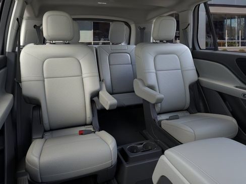 Used 2026 Lincoln Aviator AWD image 11