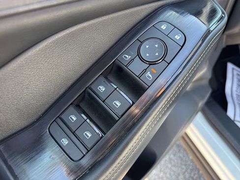 Used 2025 Nissan Rogue SV FWD image 8