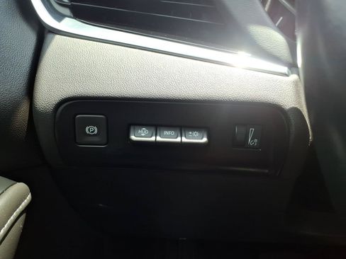 Used 2022 Buick Enclave Avenir w/ Avenir Technology Package AWD/4WD image 21