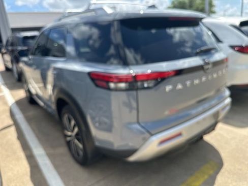 Used 2025 Nissan Pathfinder Platinum image 4