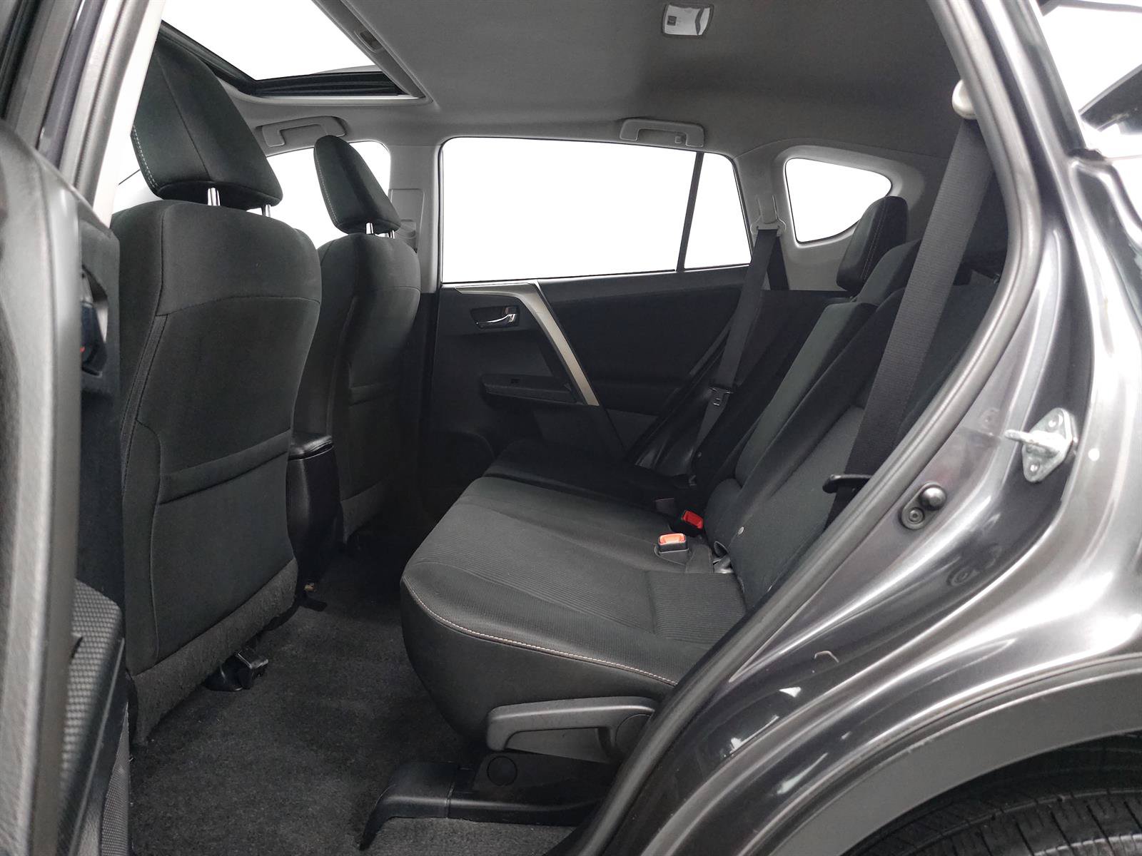 Used 2015 Toyota RAV4 XLE AWD/4WD image 9