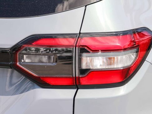 Used 2025 Honda Pilot Sport image 8