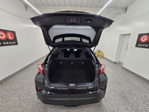 Used 2019 Toyota C-HR XLE FWD image 18