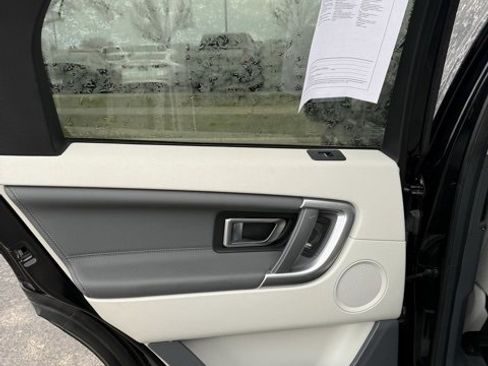 Used 2017 Land Rover Discovery Sport HSE image 33