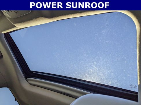 Used 2021 Toyota Highlander XLE image 2