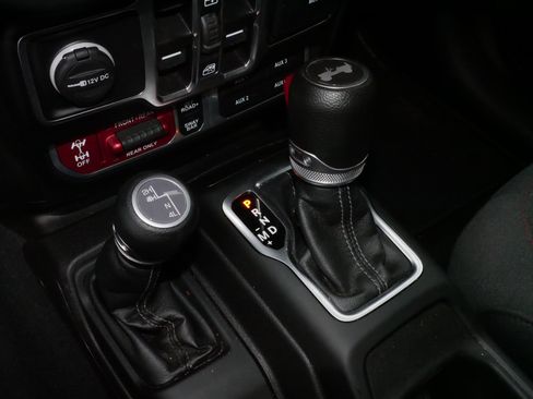 Used 2024 Jeep Wrangler Unlimited Rubicon image 24