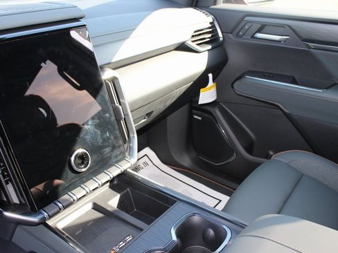 New 2025 GMC Acadia AT4 w/ Super Cruise Package image 15