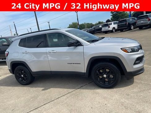 Used 2024 Jeep Compass Latitude AWD/4WD image 1
