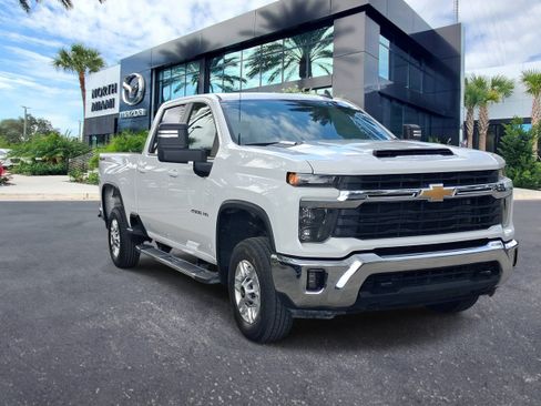 Used 2025 Chevrolet Silverado 2500 LT w/ Convenience Package AWD/4WD image 3
