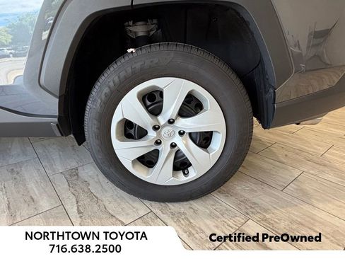 Used 2023 Toyota RAV4 LE AWD/4WD image 9