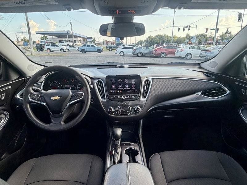 Used 2021 Chevrolet Malibu LT FWD image 11