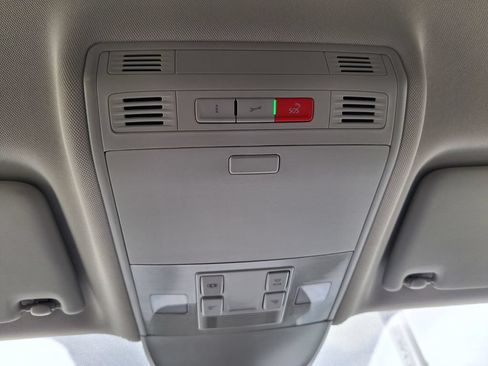 New 2026 Volkswagen Taos SE FWD image 18