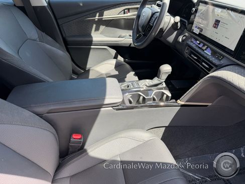 Used 2026 Toyota Camry XLE FWD image 14
