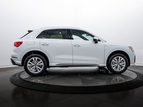 Certified 2023 Audi Q3 2.0T Premium w/ Convenience Package image 3
