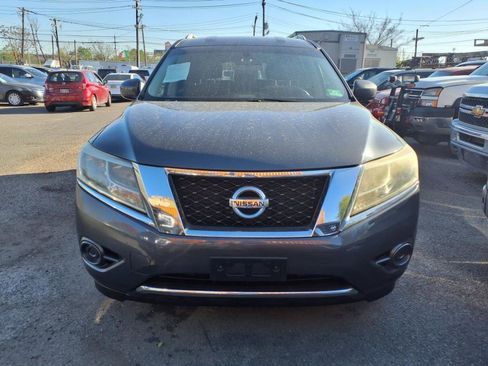 Used 2013 Nissan Pathfinder SV image 2