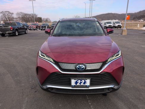 Used 2022 Toyota Venza XLE image 8