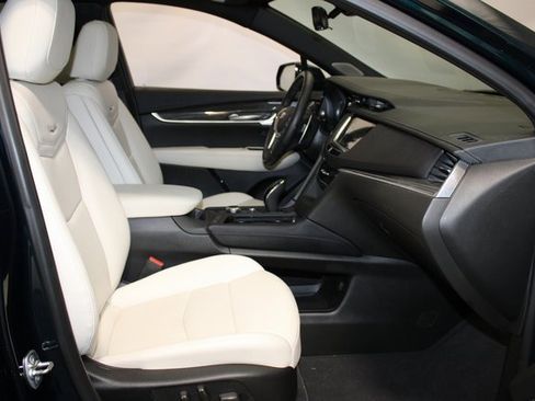 Certified 2025 Cadillac XT5 Sportv w/ Technology Package image 12