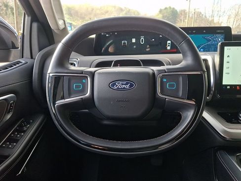 Used 2025 Ford Expedition Max Platinum AWD/4WD image 19