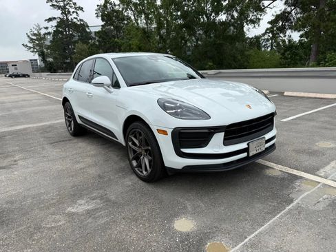 Used 2022 Porsche Macan w/ Premium Package Plus AWD/4WD image 35