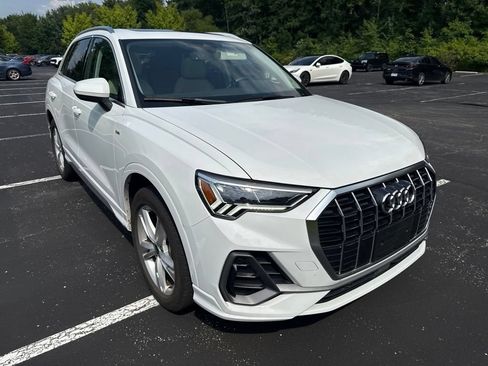 Used 2024 Audi Q3 2.0T Premium Plus w/ Premium Plus Package AWD/4WD image 3