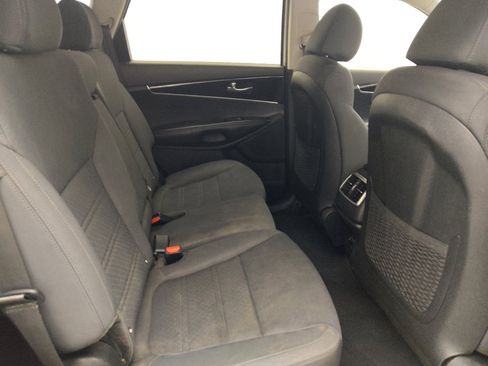 Used 2020 Kia Sorento LX FWD image 19