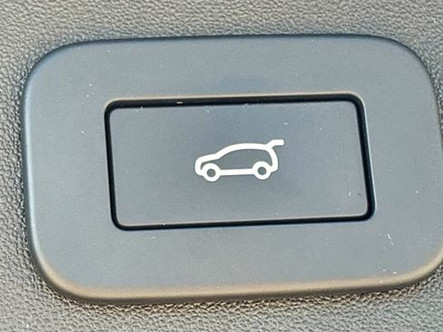 Used 2025 Land Rover Discovery Sport Dynamic SE image 13