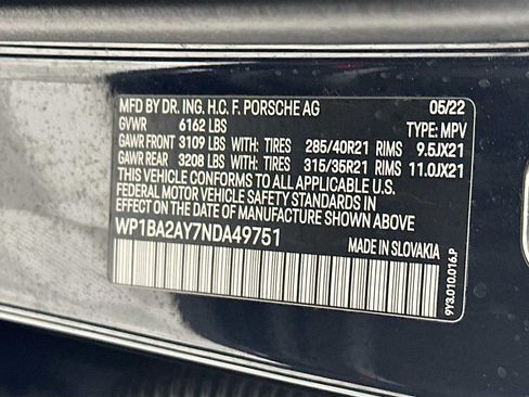 Certified 2022 Porsche Cayenne Platinum Edition image 33