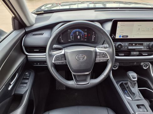 Used 2024 Toyota Grand Highlander XLE AWD/4WD image 15