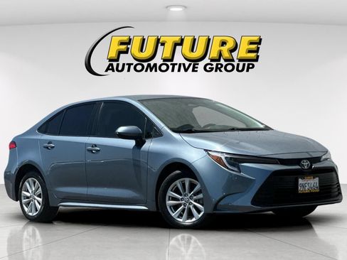 Used 2024 Toyota Corolla LE w/ LE Convenience Package FWD image 1