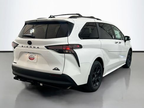 New 2026 Toyota Sienna XLE Woodland Edition AWD/4WD image 4
