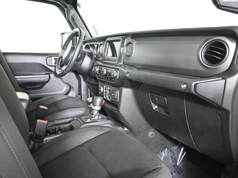 Used 2023 Jeep Gladiator Sport AWD/4WD image 15