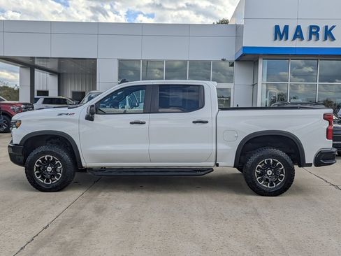 Used 2024 Chevrolet Silverado 1500 ZR2 w/ Technology Package image 9