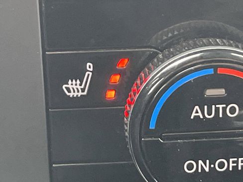 Used 2023 Nissan Rogue SV w/ SV Premium Package image 18