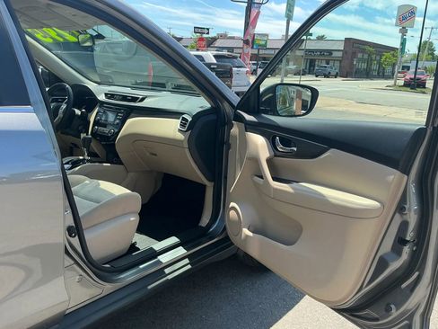 Used 2016 Nissan Rogue S AWD/4WD image 9