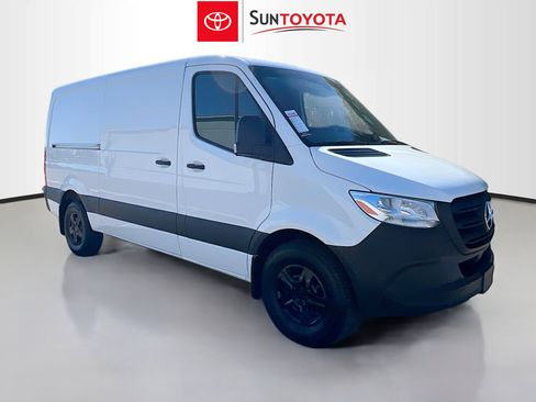 Used 2025 Mercedes-Benz Sprinter 2500 image 1