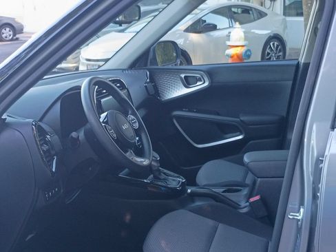 Used 2025 Kia Soul S FWD image 16