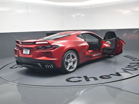 Used 2022 Chevrolet Corvette Stingray Preferred Cpe w/ Z51 Performance Package RWD image 27