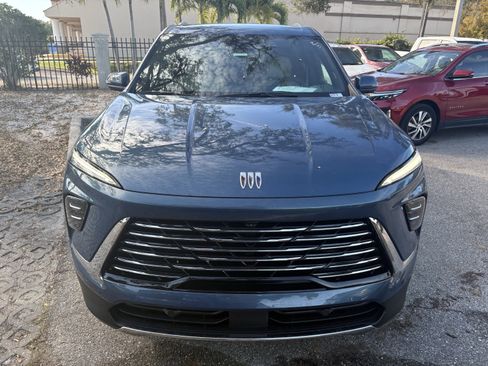 Used 2025 Buick Enclave Preferred image 2