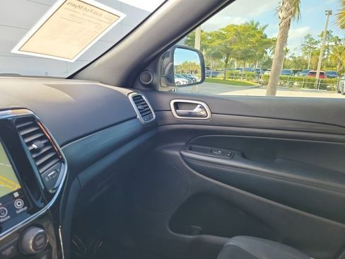 Used 2020 Jeep Grand Cherokee Laredo w/ Laredo X Package image 30