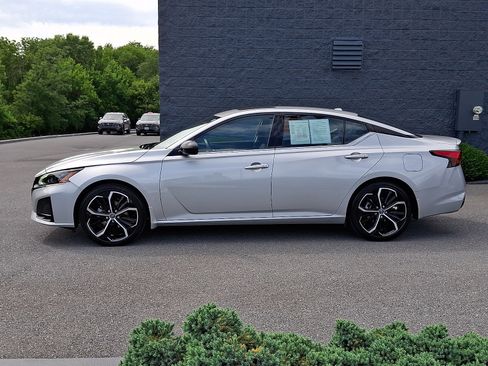 Certified 2023 Nissan Altima 2.5 SR w/ SR Premium Package FWD image 4