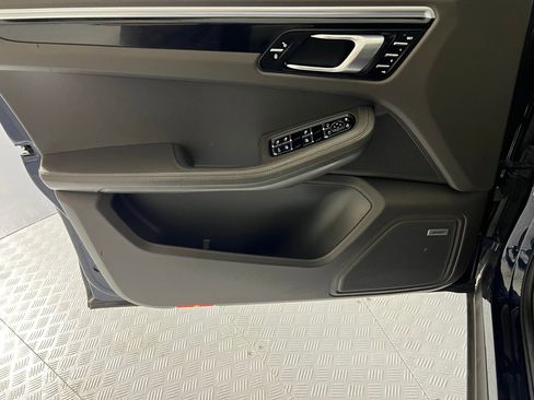 Used 2018 Porsche Macan S image 12