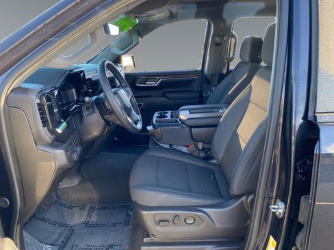 Used 2024 Chevrolet Silverado 1500 LT image 9