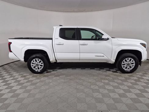 Used 2025 Toyota Tacoma SR5 AWD/4WD image 2