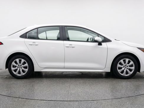 Used 2025 Toyota Corolla LE FWD image 11