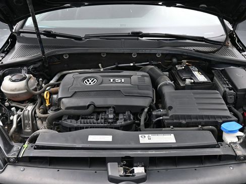 Used 2018 Volkswagen Golf S image 40