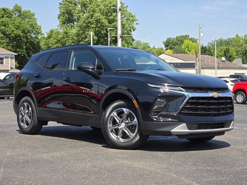 Used 2023 Chevrolet Blazer LT w/ Convenience Package FWD image 2