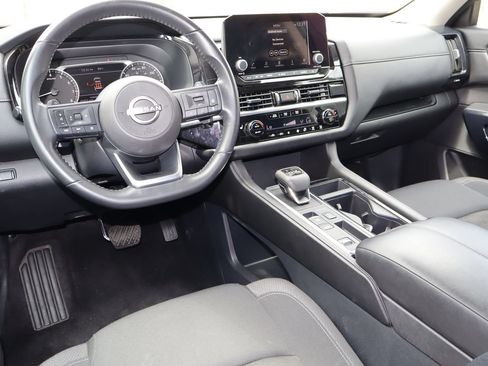 Used 2025 Nissan Pathfinder SV FWD image 4