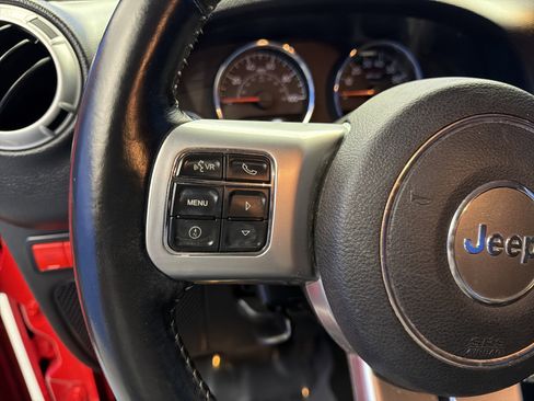 Used 2016 Jeep Wrangler Unlimited Rubicon image 15